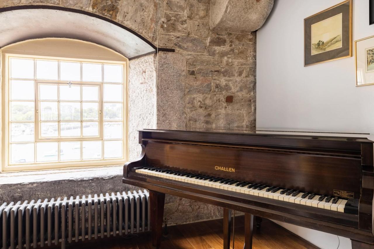 Luxury 2 Bed Apartment In Historic Royal William Yard Plymouth Exterior photo