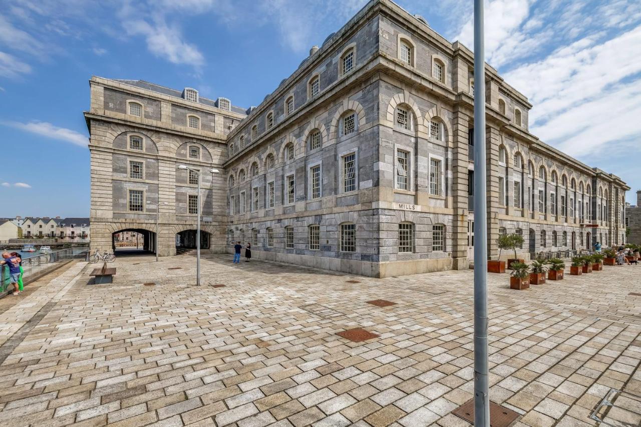 Luxury 2 Bed Apartment In Historic Royal William Yard Plymouth Exterior photo