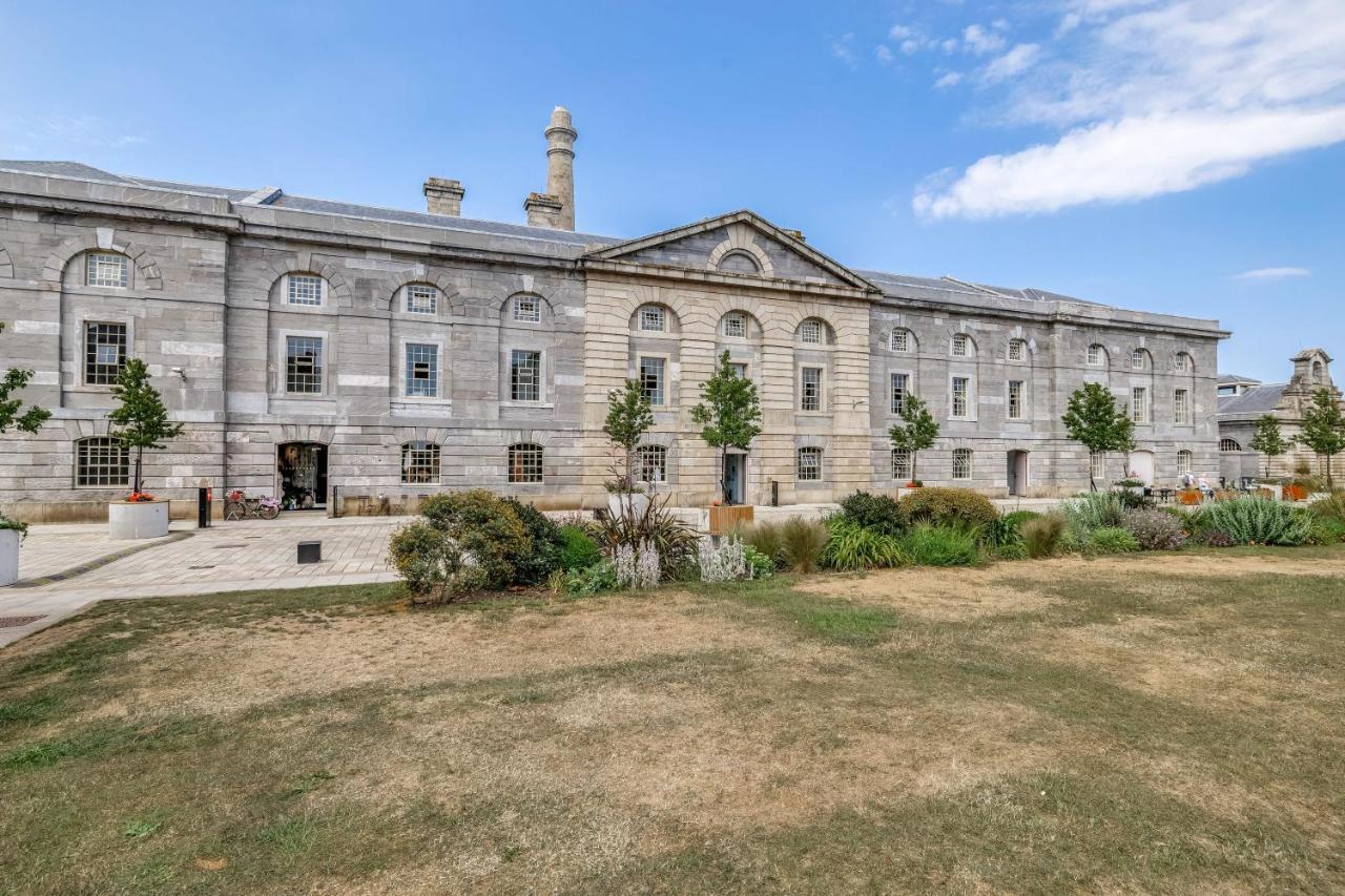 Luxury 2 Bed Apartment In Historic Royal William Yard Plymouth Exterior photo